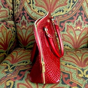 Elegant and classic hand bag
